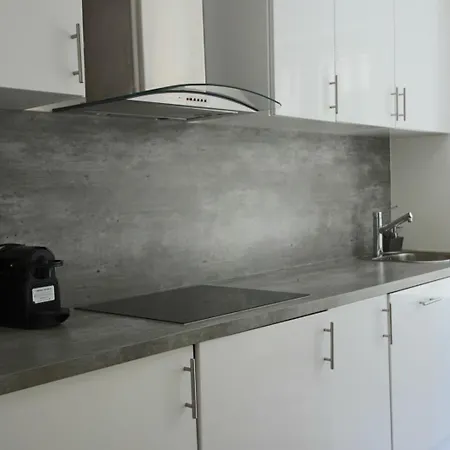 Air-conditioned Of 90 M2 Only 200 Meters Away From The Croisette
