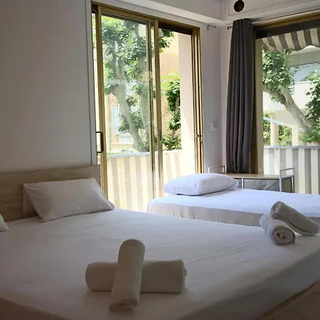Air-conditioned Of 90 M2 Only 200 Meters Away From The Croisette Cannes