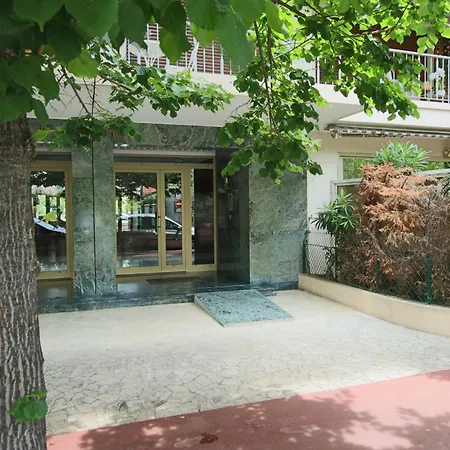 Air-conditioned Of 90 M2 Only 200 Meters Away From The Croisette Appartamento